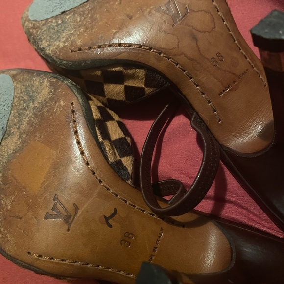 Louis Vuitton - Picture 4 of 5